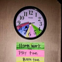 Una idea para fijar los horarios en casa: que sea el reloj el que  diga qué toca hacer