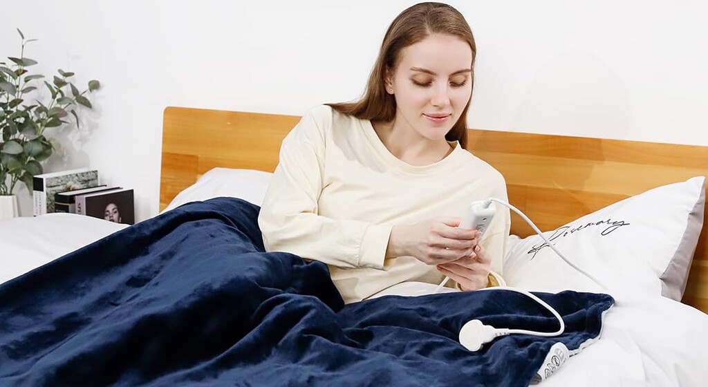 Calientacamas eléctricos para ahorrar calefacción: qué tipos hay, ventajas e inconvenientes de cada uno 