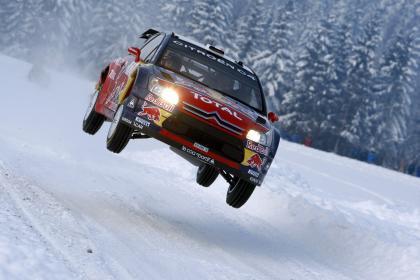 Sébastien Loeb lidera el final de la primera etapa