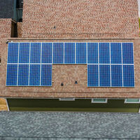 Cuando creíamos que los paneles solares no daban para más, un aliado inesperado lo ha cambiado todo: la cebolla