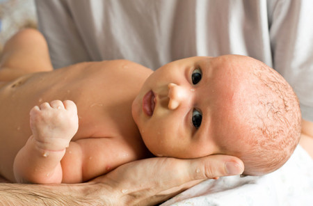 Cuarenta bebés se han contagiado de coronavirus en su primer mes de vida, entre abril y julio