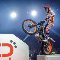 Toni Bou impone su ley en Bilbao y recupera el liderato del mundial de X-Trial con su segunda victoria
