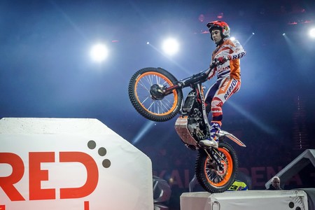 Toni Bou impone su ley en Bilbao y recupera el liderato del mundial de X-Trial con su segunda victoria
