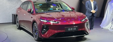 Los coches híbridos enchufables entran en una nueva era: BYD ha presentado una berlina que podría hacer 300 km en eléctrico y cargarse en menos de cinco minutos