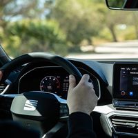 Al volante del SEAT León 2021 sin salir de casa: ya puedes 'subirte' desde tu teléfono por realidad virtual