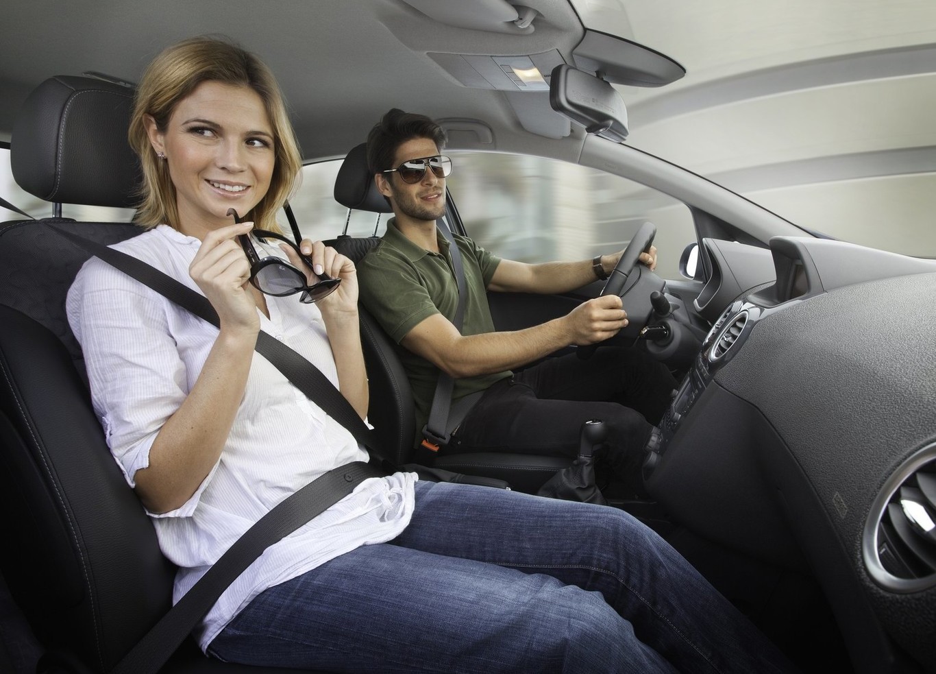 Para tu niño que ya conduce: ¿Qué debe tener (y qué no) el primer auto para tu hijo?
