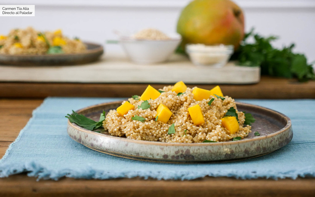 Falso risotto de quinoa con mango, receta fácil, rápida y nutritiva (con vídeo incluido)
