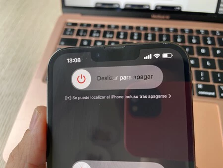 すべての検索オプションをアクティブにしている場合、iPhone の電源をオフにしようとすると、この通知が表示されます。