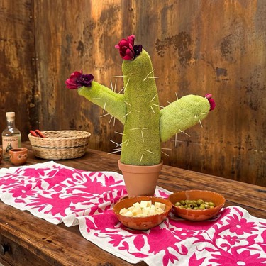 Cómo hacer un botanero con un estropajo del baño: queda como un cactus y es ideal para poner quesos o salchichas botaneras 
