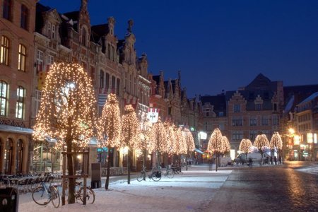El enorme tobogán del Oude Markt de Lovaina
