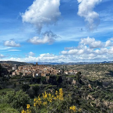 Verde y medieval: el pueblo de Albacete lleno de mudéjar que es uno de los más bonitos de Castilla-La Mancha 
