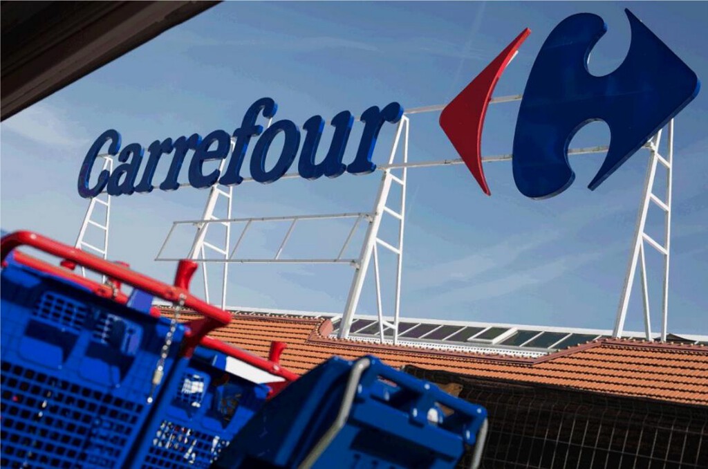 Carrefour tiene muy rebajado la aspiradora escoba Dyson V8 a precio de risa: sin cables, potente e ideal para limpiar en menos tiempo 