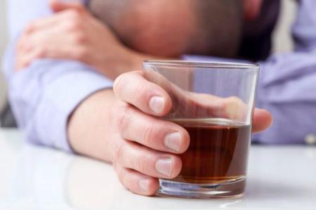 El alcohol, ladrón de la belleza