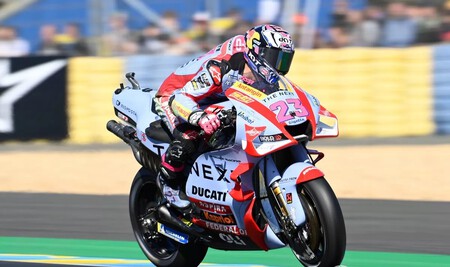Enea Bastianini lidera con dos caídas en Le Mans y Marc Márquez vuelve a hacer una salvada milagrosa
