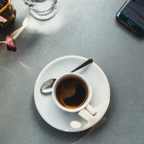 Carrefour deja por menos de 30 euros una cafetera que prepara hasta 12 tazas de café y no es italiana
