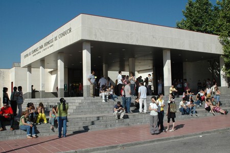 El Senado suprime la formación vial completamente online para frenar la uberización de las autoescuelas