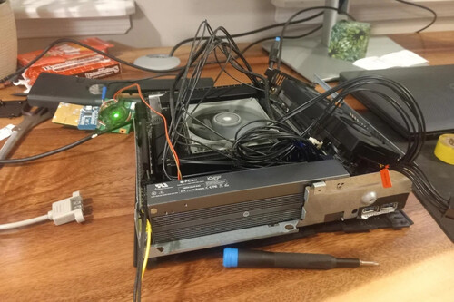Un jugador gastó 1.500 euros en cumplir un sueño: transformar su Xbox 360 en un PC Gaming único en el mundo