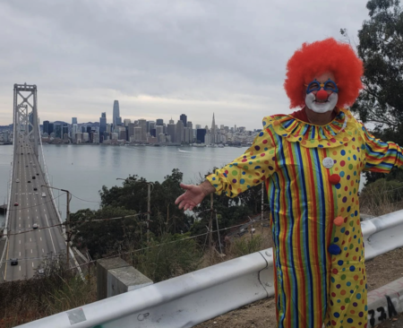 El payaso Kenneth Kahn en San Francisco