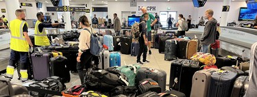 We’ve Been Tying Ribbons to Our Suitcases for Years to Spot Them at the Airport. Workers Say It's a Terrible Idea