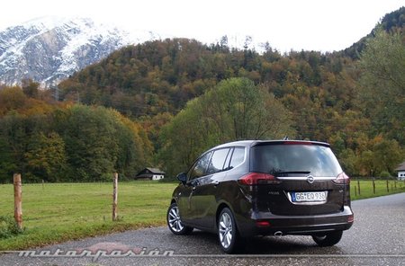 Opel-Zafira-Tourer-05
