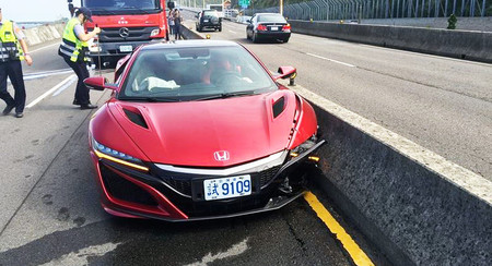 Dolorpasión: Una abeja causa el accidente de un Honda NSX