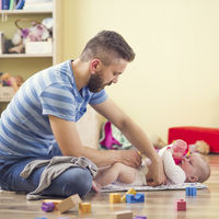 Mercadona amplía los permisos de paternidad a siete semanas y la excedencia por hijos hasta los 12 años