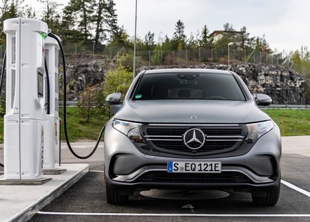 "Entre más pesado, más eficiente": un estudio va a favor del sobrepeso en autos eléctricos