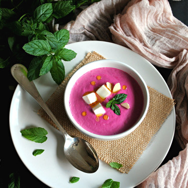 Receta de ajoblanco de remolacha, una sorprendente sopa fría lista en 15 minutos
