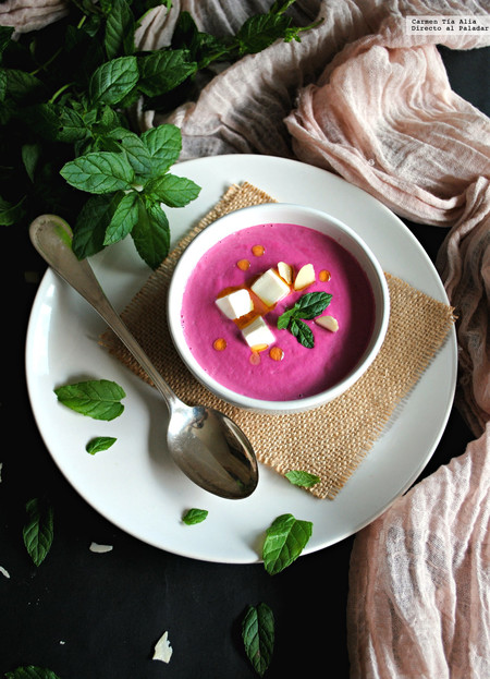 Receta de ajoblanco de remolacha, una sorprendente sopa fría lista en 15 minutos