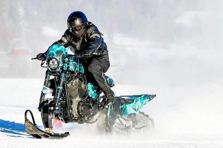 Siete prendas de moto que te salvarán de la hipotermia en un viaje invernal extremo