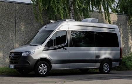Hymer hace de la Mercedes-Benz Sprinter una furgoneta camper con dos metros de cocina y autonomía para nueve días