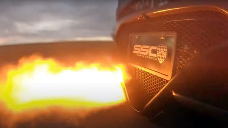 ¡On fire! Así de espectaculares son los 100 milisegundos entre cambios de marcha del SSC Tuatarada de 1.775 CV