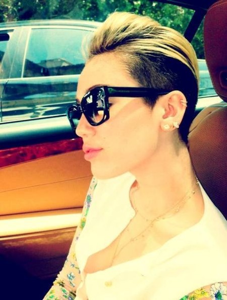 ¡Alegría! Se cuela en la red una foto de Miley Cyrus en topless