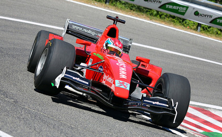 Un coche de GP2 de segunda generación, de excursión por la montaña