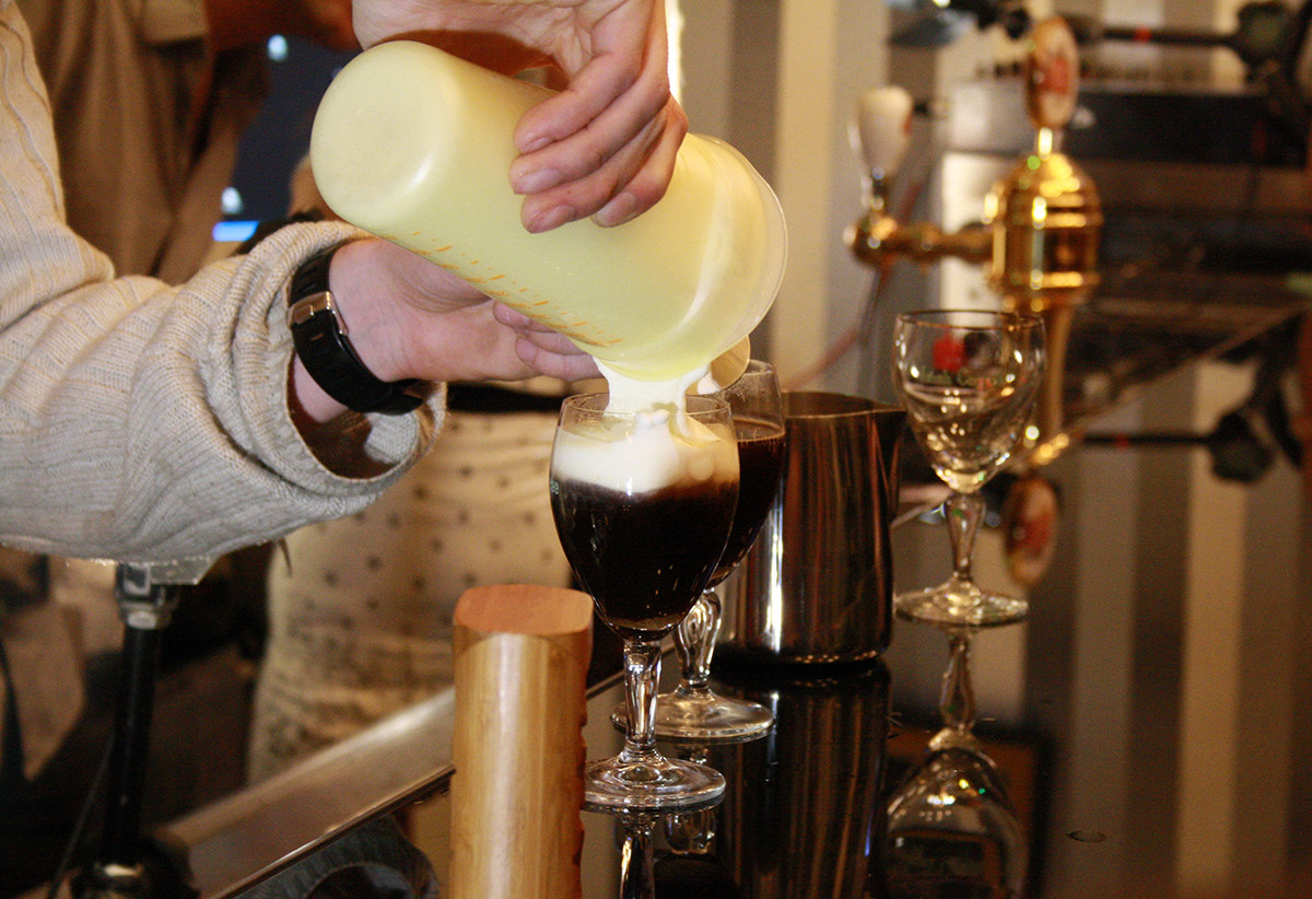 Café irlandés la historia del legendario cóctel (y cómo