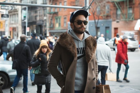 La última tendencia de moda es convertirse en el abominable hombre de las nieves y cubrirte con pieles