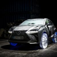 Video: ¿Cómo manejarías este Lexus NX con llantas hechas de hielo?