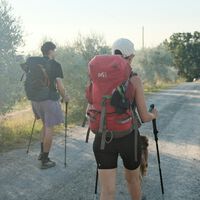 Parecen zapatillas pero no lo son: Decathlon rebaja las sandalias Merrell para realizar senderismo con los pies frescos esta temporada 