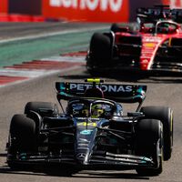 Lewis Hamilton, lastrado por Mercedes. Perdió la victoria por otra estrategia desastrosa y acabó descalificado