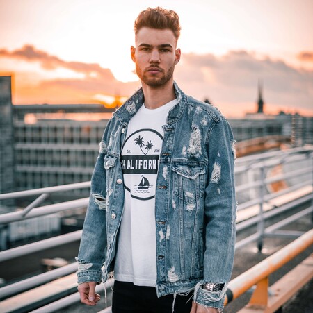 Camisas en denim de REPLAY a mitad de precio para llevar en tu más urbano look este 2021