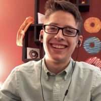 Un chico desafía a su madre antivacunas, y al cumplir la mayoría de edad, comienza a ponerse todas las vacunas recomendadas