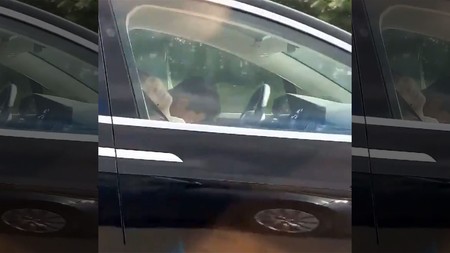 Esta pareja dormida al volante de un Tesla nos demuestra que no estamos listos como sociedad para coches autónomos