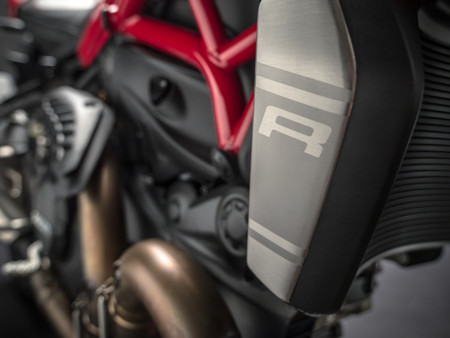 Si la Monster 1200 te parecía sosa, agárrate: llega la Ducati Monster 1200 R y puede traer sorpresas