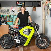 Con piezas impresas en 3D y por 3.300 euros: así es la primera moto eléctrica hecha en Polonia