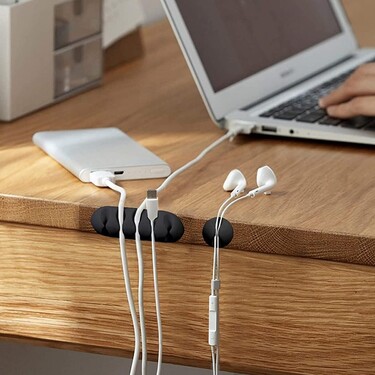 Cinco soluciones de Amazon para poner orden en el desorden de los cables de tu escritorio 