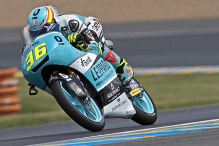 Un espectacular Joan Mir brilla en medio del caos de Moto3 en Le Mans