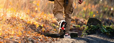 Decathlon tiene las mejores zapatillas Hi-Tec para protegerte de la humedad y de la lluvia al realizar senderismo 