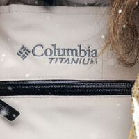 Resistente a la lluvia, al viento y por menos de 30 euros: Columbia rebaja la chaqueta viral para salidas a la montaña 