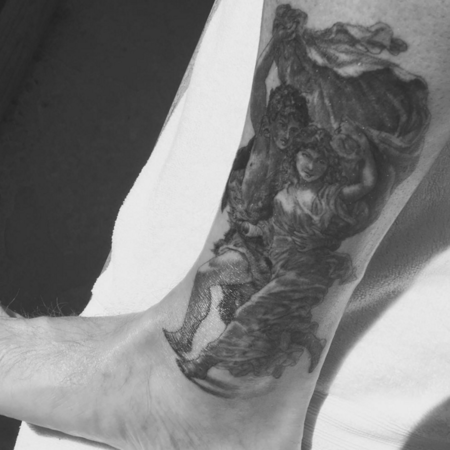 Que alguien le diga a David Beckham que ya vale de tatuajes