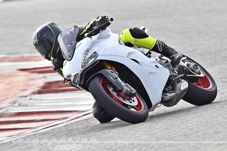 Ducati Supersport S 2017 022